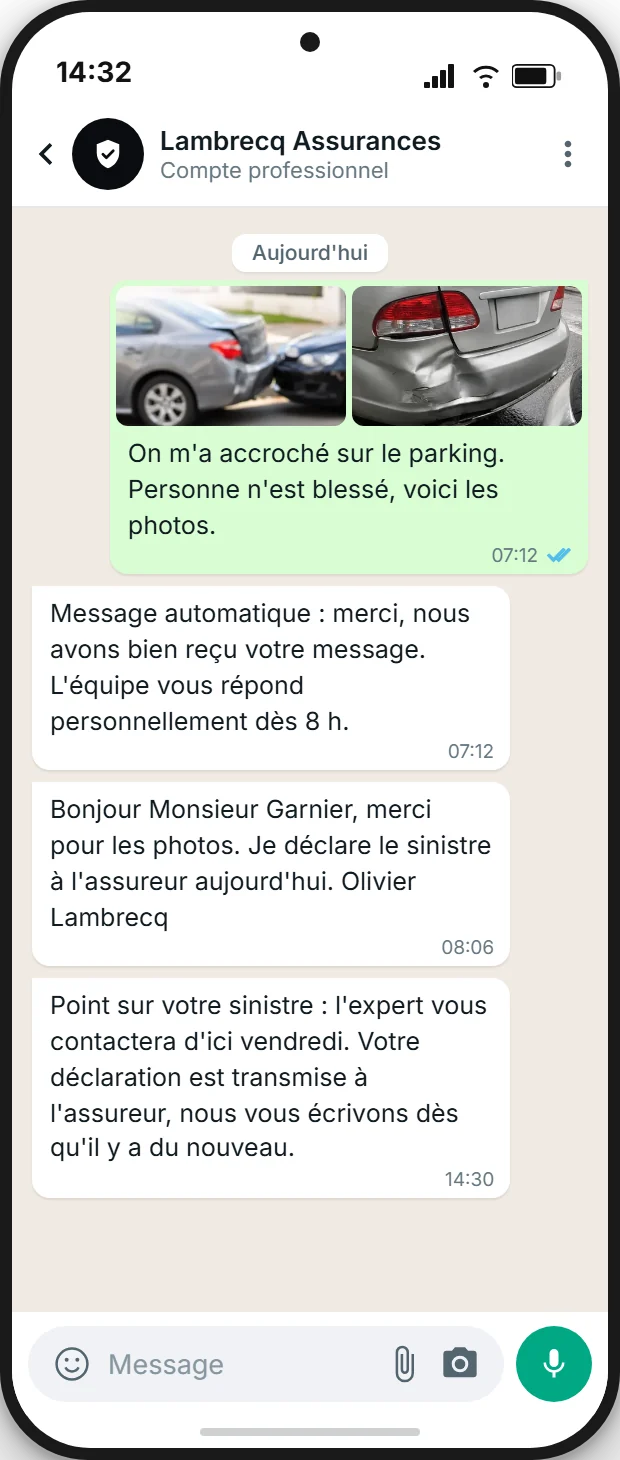Déclaration de sinistre par WhatsApp à un cabinet de courtage : M. Garnier signale un accrochage sur un parking avec des photos à 07:12, message automatique d'accusé de réception avant l'ouverture du cabinet, réponse d'Olivier Lambrecq à 08:06, puis modèle de message « Point sur votre sinistre : l'expert vous contactera d'ici vendredi » à 14:30