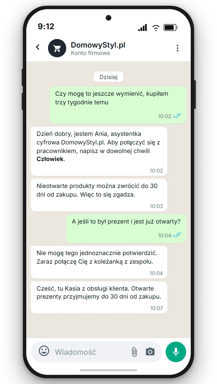 Czat WhatsApp fikcyjnego sklepu internetowego: asystent AI odpowiada na pytanie o termin zwrotu, a następnie przekazuje rozmowę pracownicy. Przykładowa ilustracja, stworzona z SendSeven