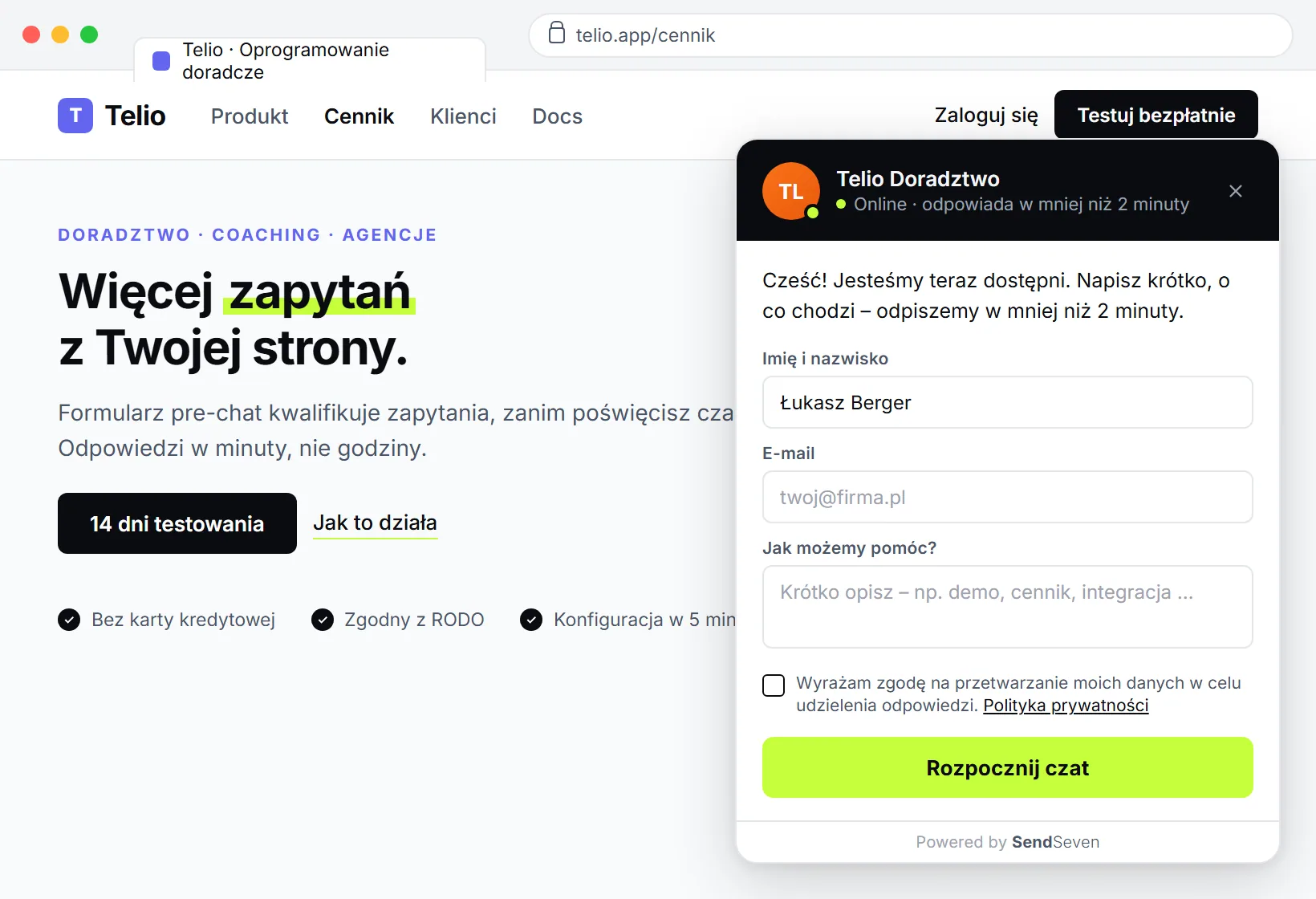 SendSeven live chat ze wstepnym formularzem leadów na stronie B2B: pola na imie, firmę i służbowy adres e-mail przed rozpoczeciem czatu