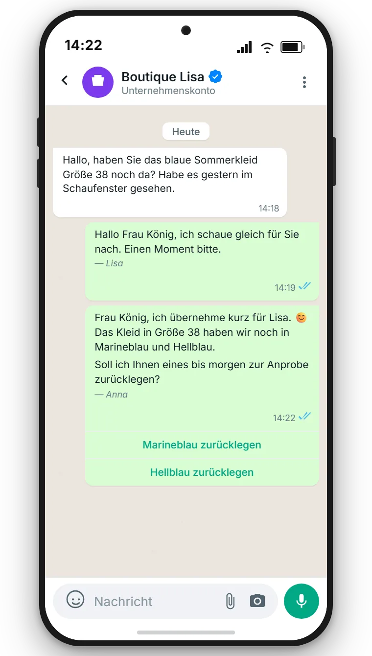 WhatsApp-Übergabe zwischen zwei Mitarbeiterinnen Lisa und Anna im Modegeschäft